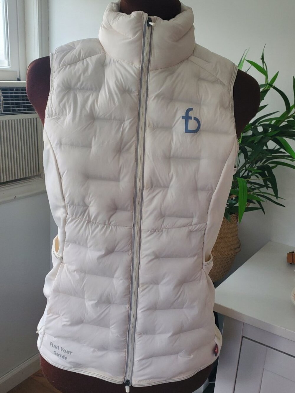 NWT Flipbelt Women's Alpine Insulated Vest Size Large